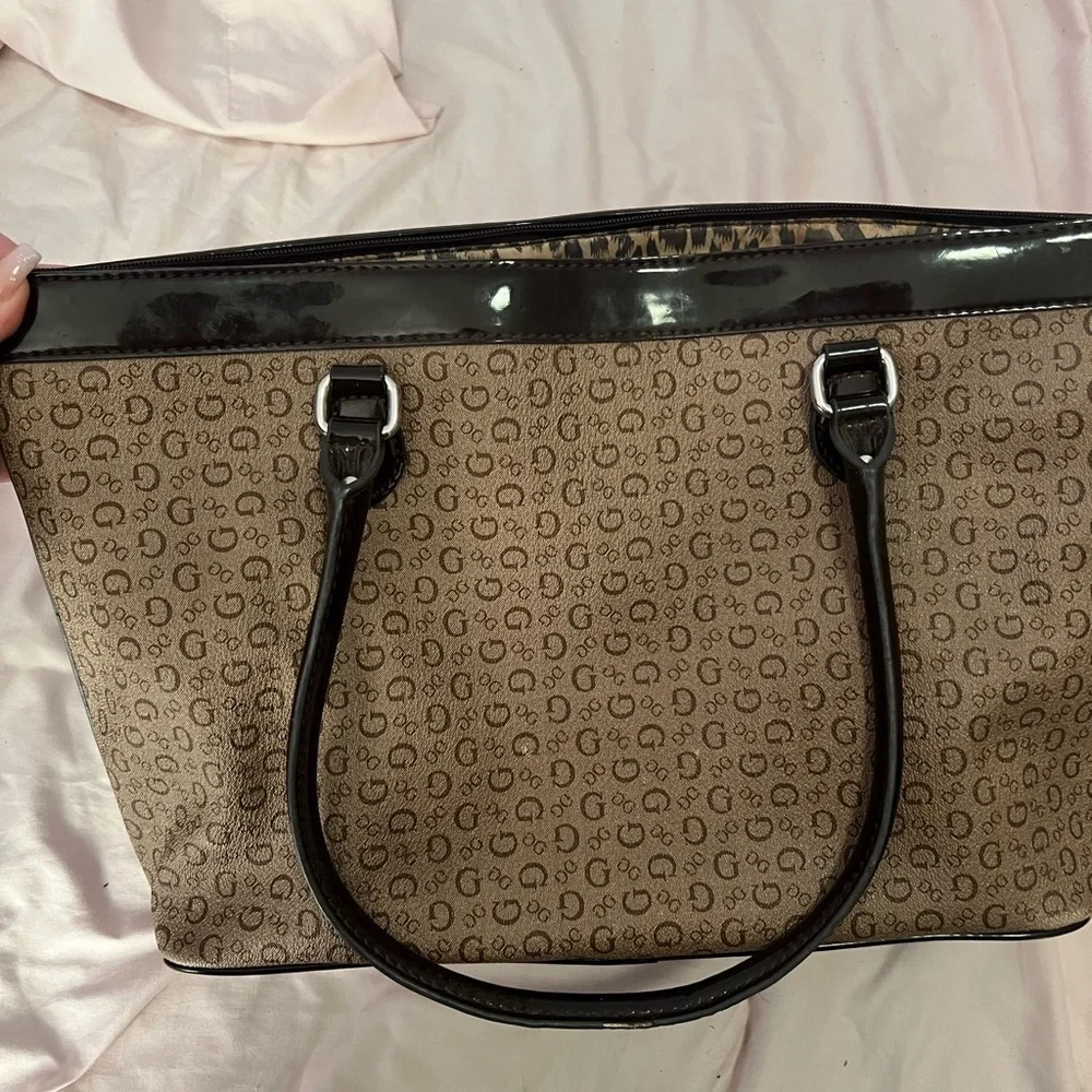 GUESS Tote - Picture 7 of 10